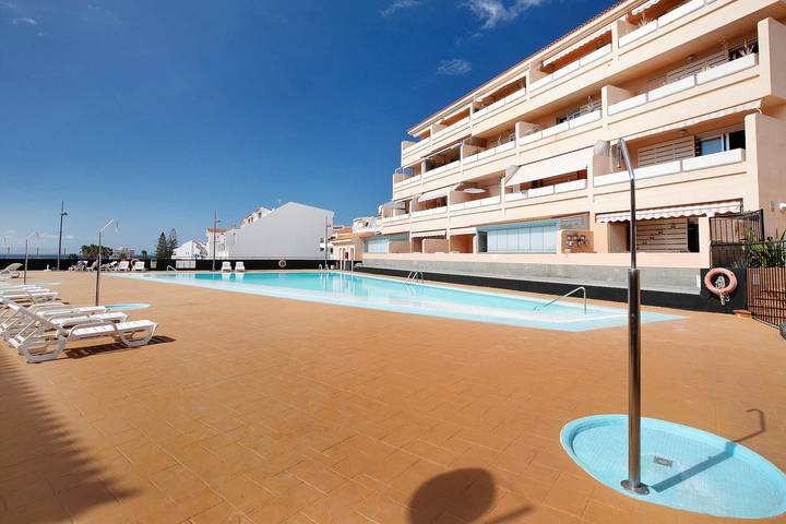 Entire apartment, Holiday Apartment 'Ático Los Seres' with Sea View, Private Terrace & Wi-Fi in Los Cristianos, Arona