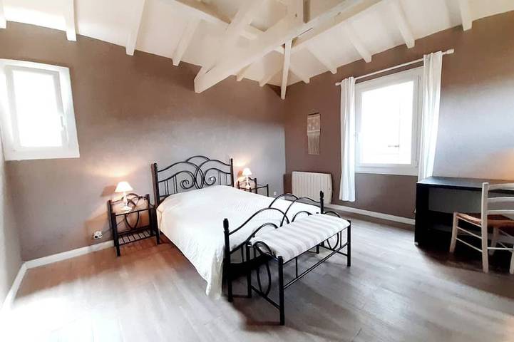 Location de vacances pour 10 personnes, avec terrasse ainsi que jardin et piscine à Fumel - 2