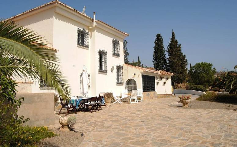 Casa rural para 12 personas, con piscina además de jardín y vistas en Benajarafe - 3