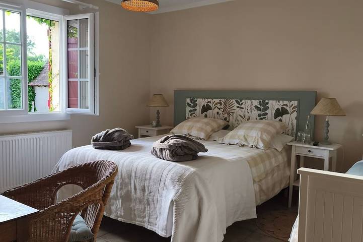Chambre d’hôte pour 3 personnes, avec piscine et jardin dans Saint-Pourçain-sur-Besbre
