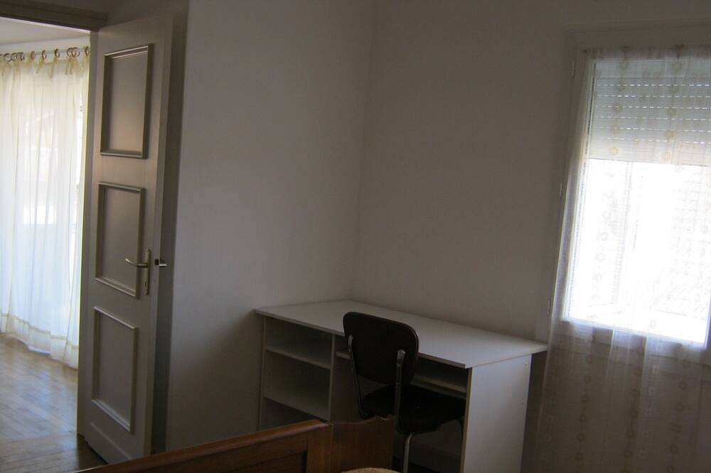 Maison de vacances meublée, rénovée pour 08 personnes à brive la gaillarde in Brive-la-Gaillarde, Région de Brive-la-Gaillarde