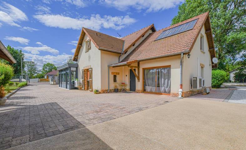 Gîte pour 8 personnes, avec Terrasse et Jardin dans Lassicourt