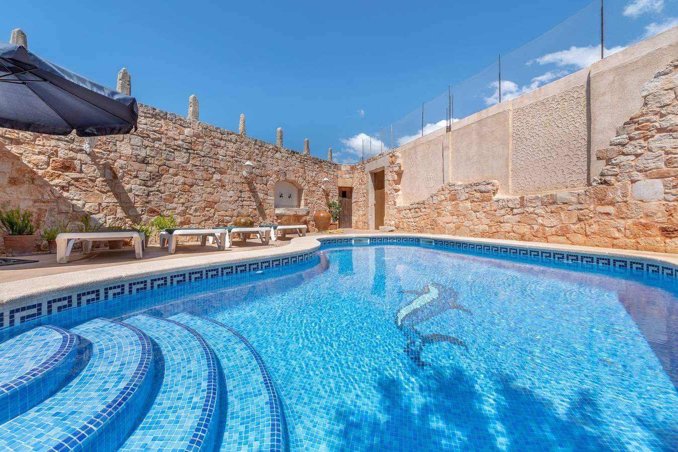 Klimatisiertes Ferienhaus mit Pool, Terrasse, Balkon und Wlan in Santanyí, Mallorca Süden