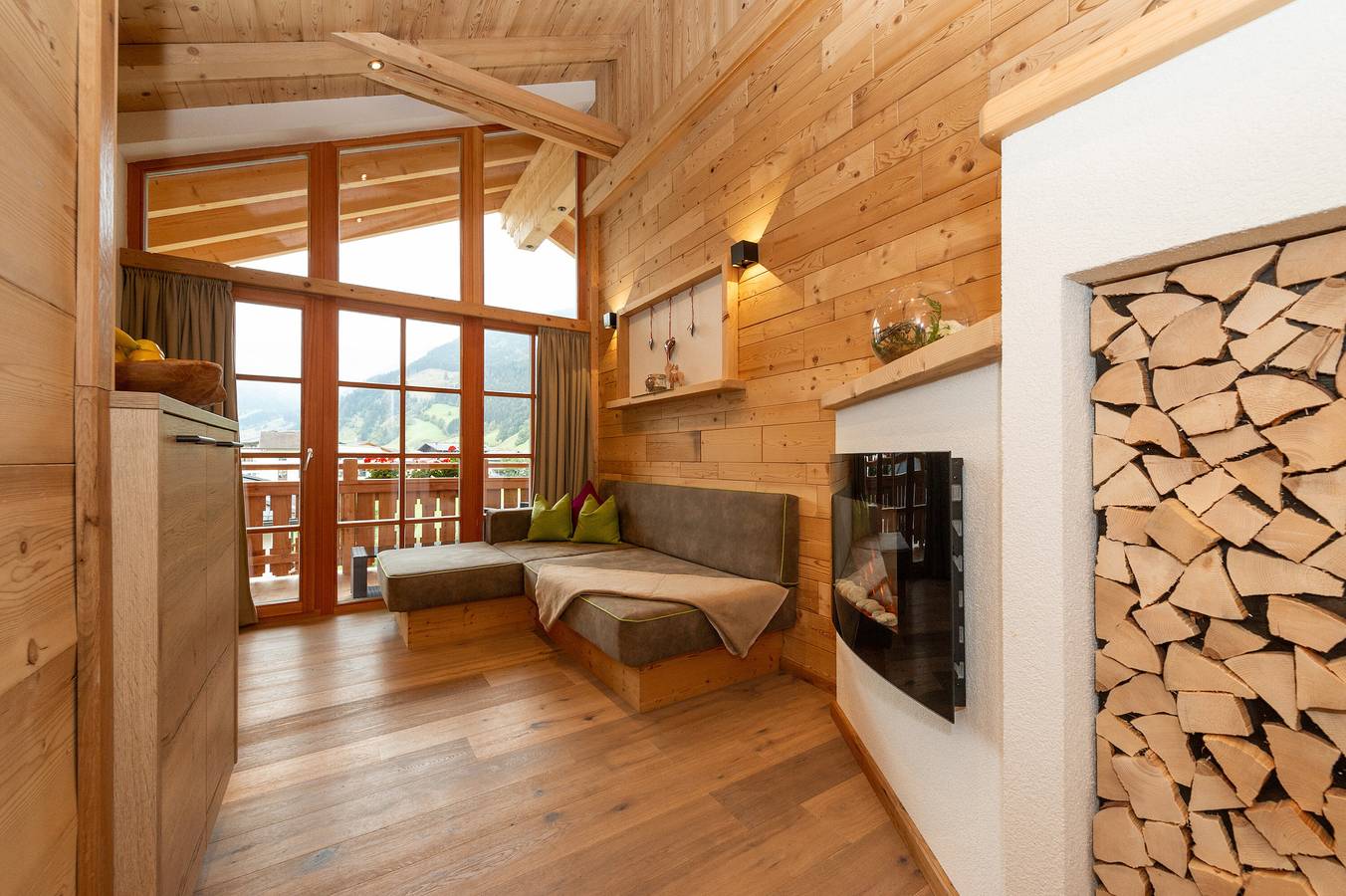 Entire apartment, Apartment 'Deluxe 1' with Private Garden, Balcony and Wi-Fi in Großarl, Ski Amadé