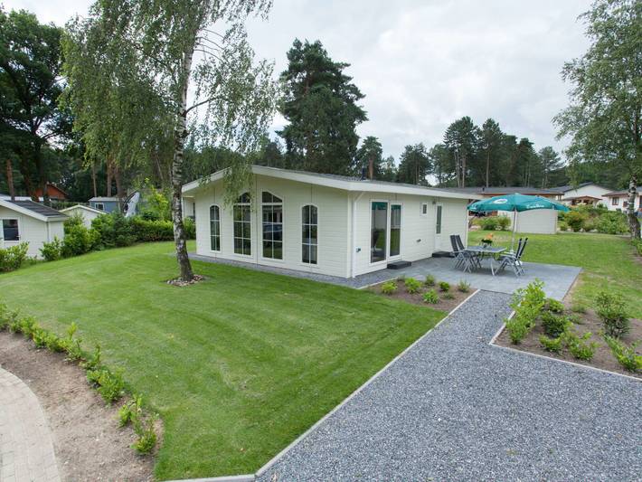 Chalet voor 4 personen, met zwembad en terras in Susteren