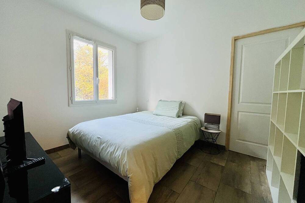 Charming House in Hasparren Center, 2 Bedrooms, Enclosed Garden, Pet-Friendly, Parking Included in Hasparren, Bayonne region