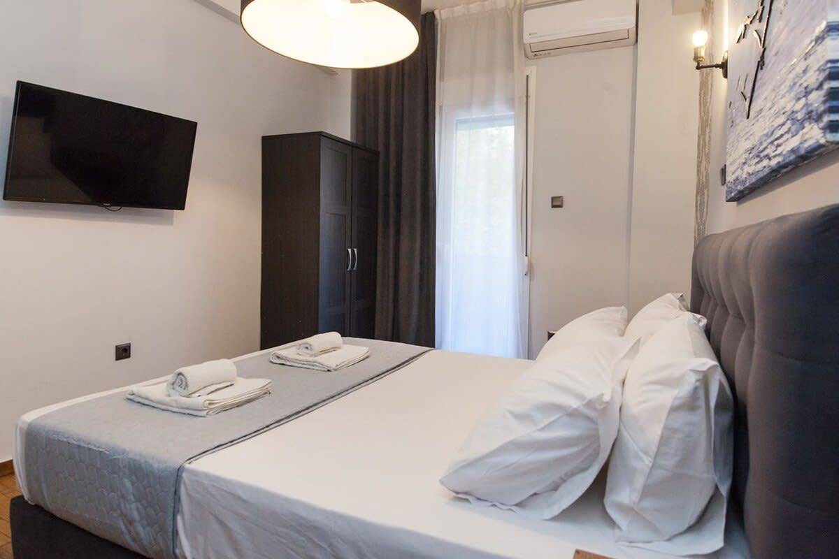 Ganze Wohnung, Modern City Flat 2 Bd near Metaxourgio Metro in Zentral-Athen, Athen