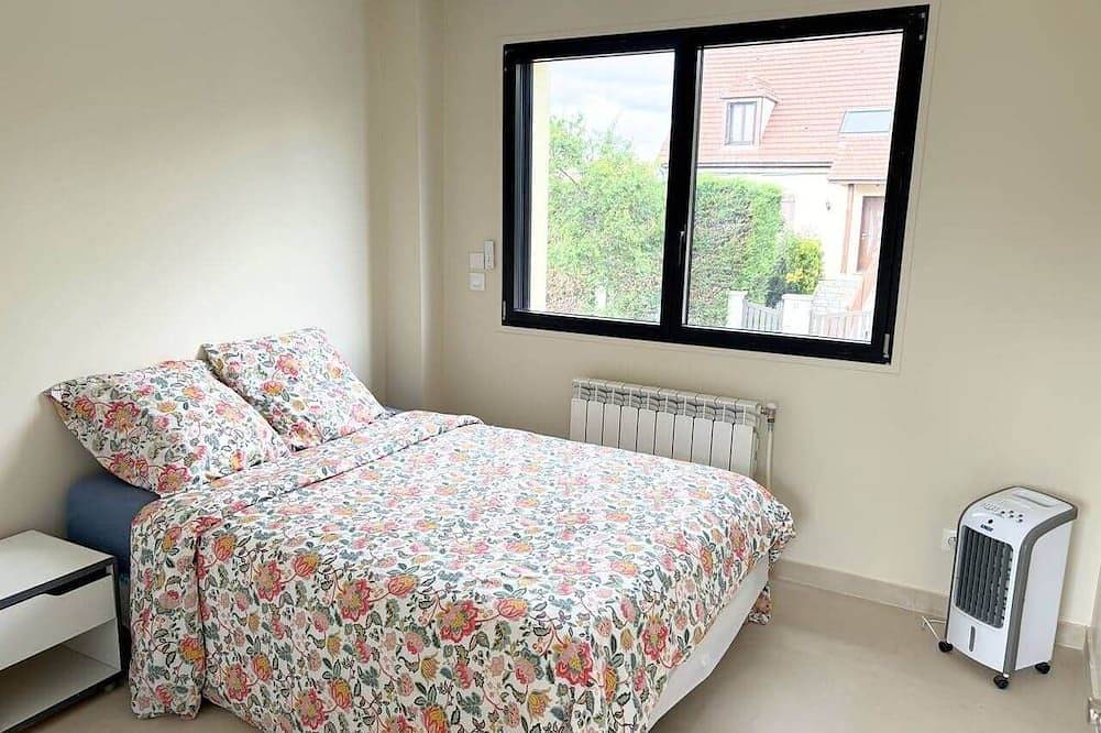 Ganze Wohnung, Qhome 7 - Bright 2-room apartment between Paris and Disney in Noisy-le-Grand, Seine-Saint-Denis