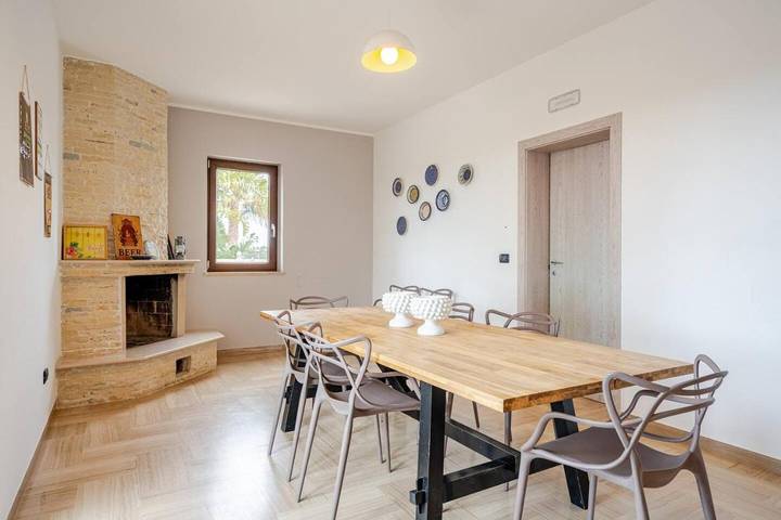 Location de vacances pour 12 personnes, avec piscine ainsi que jardin et vue, adapté aux familles à Conversano - 2