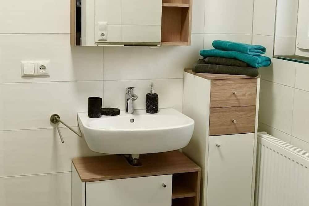 Ganze Wohnung, Helle und gemütlich eingerichtet Ferienwohnung (56 qm) mit voll ausgestatteter Küche in Maroldsweisach, Landkreis Haßberge