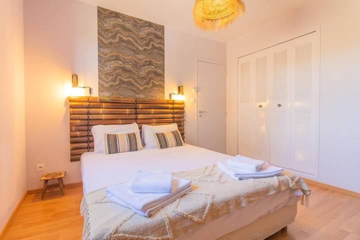 Location de vacances pour 8 personnes, avec Terrasse ainsi que Jardin et Piscine à Caissargues