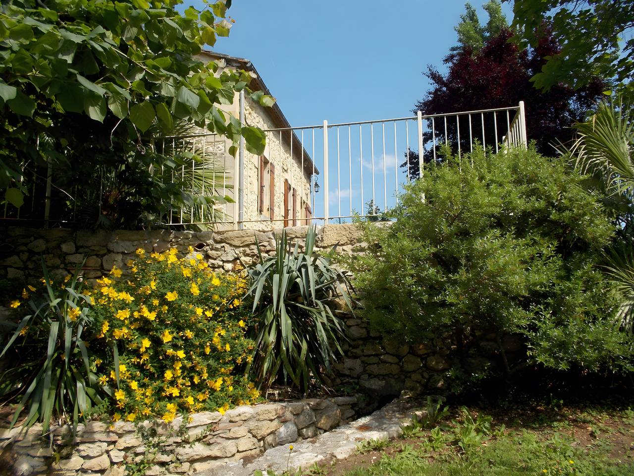 Gîte la sarpette, isolé en pleine nature in Sainte-Radegonde, Région de Libourne
