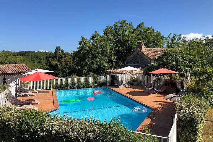Location de vacances pour 12 personnes, avec Piscine à Lolme