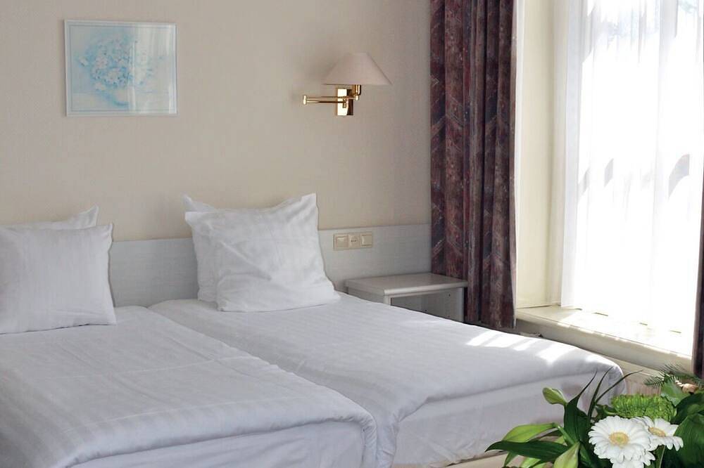 Central Comfort with Easy Access to the Seaside! Free Breakfast and Parking! in Brielle, Niederländische Nordsee