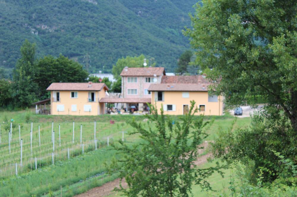 Ganze Wohnung, Auf dem Land in der Nähe des Gardasees in Villanuova sul Clisi, Gardasee-Berge