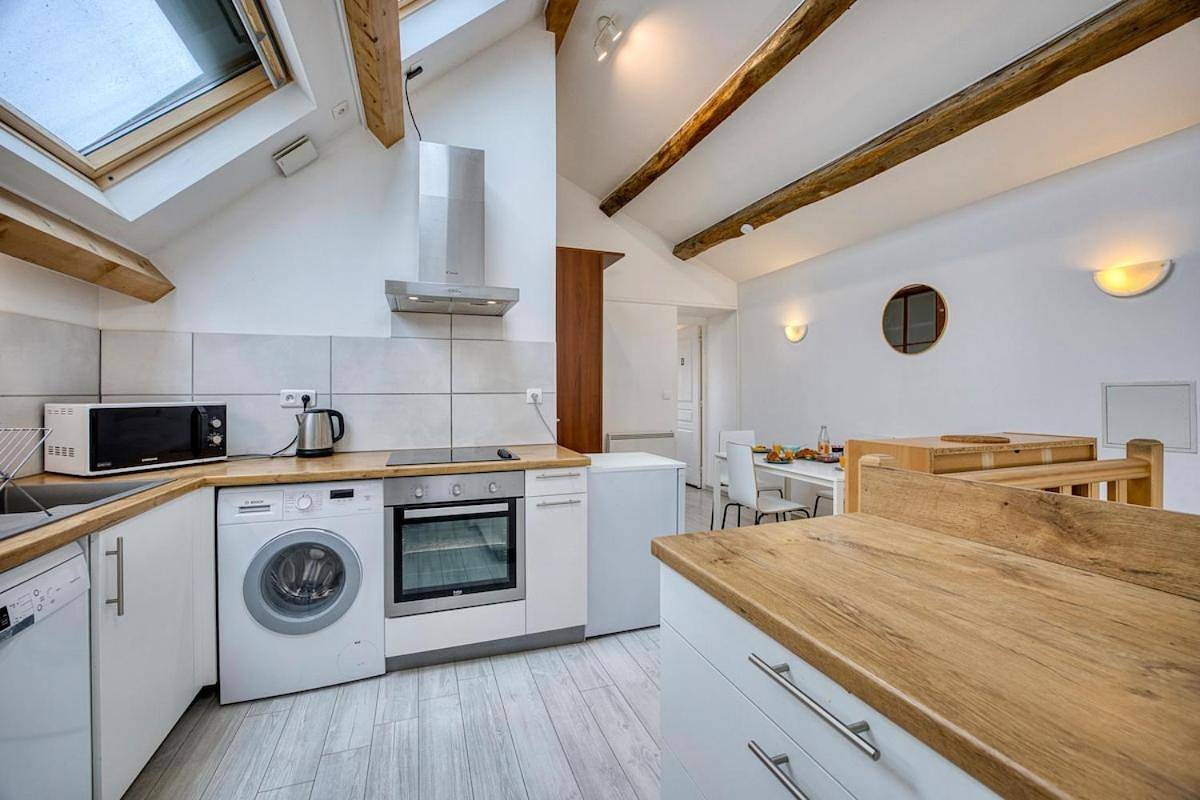 Appartement entier, Coliving - bedroom - Tv- Private Bathroom in Saint-Jean-de-Gonville, Gex