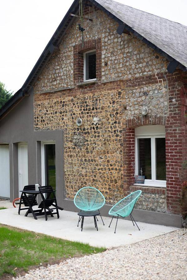 Appartement entier, One-Bedroom Apartment in Vattetot-sur-Mer, Région du Havre