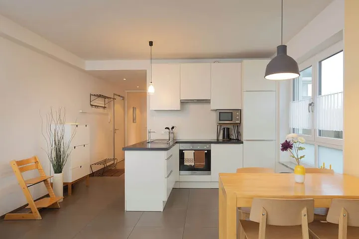 Ganze Wohnung, Helles Apartment mit großem Garten und Tiefgarage in Neuschwanstein, Füssen