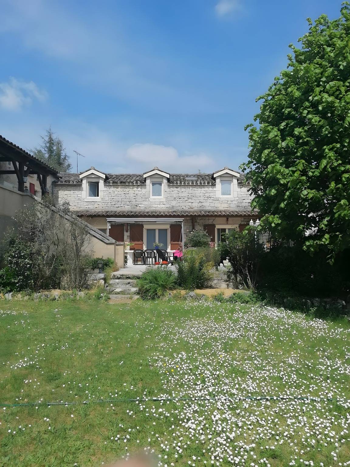 Gîte Les Racines de Lili avec piscine privée, terrasse et Wi-Fi à Cieurac in Cieurac, Parc Naturel Régional des Causses du Quercy