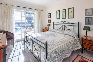Villa for 6 People in São Pedro, Faro, Photo 1