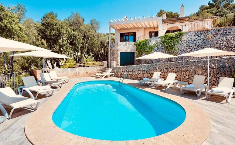 Ferienhaus für 10 Personen, mit Terrasse und Garten sowie Pool und Ausblick in Puigpunyent