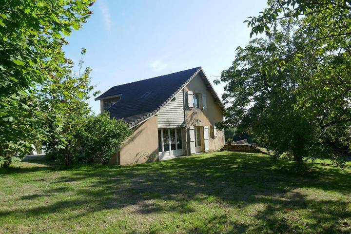 Location de vacances pour 6 personnes, avec piscine, animaux acceptés à Badefols-d'Ans