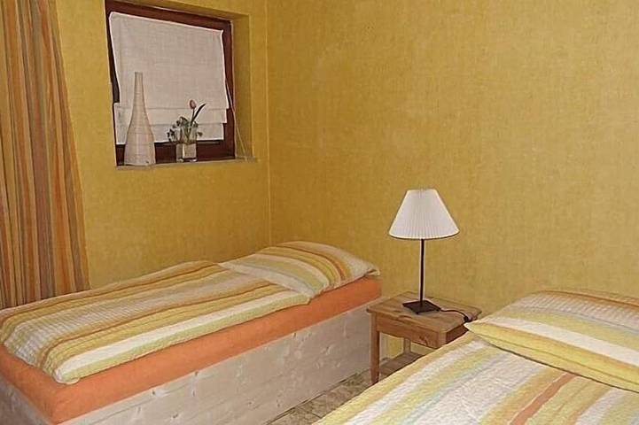 Ferienwohnung für 5 Personen, mit Balkon/Terrasse und Whirlpool sowie Terrasse und Garten in Sinsheim - 3