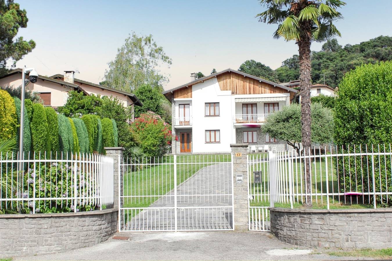 Villa Con Piscina per 8 Persone in Ranco, Lago Maggiore (Lombardia)