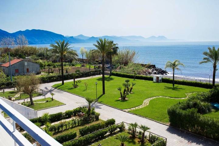Ferienhaus für 6 Personen, mit Terrasse und Garten sowie Pool und Ausblick