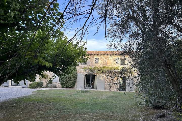 Chambre d’hôte pour 8 personnes, avec jardin et piscine à Maussane-les-Alpilles