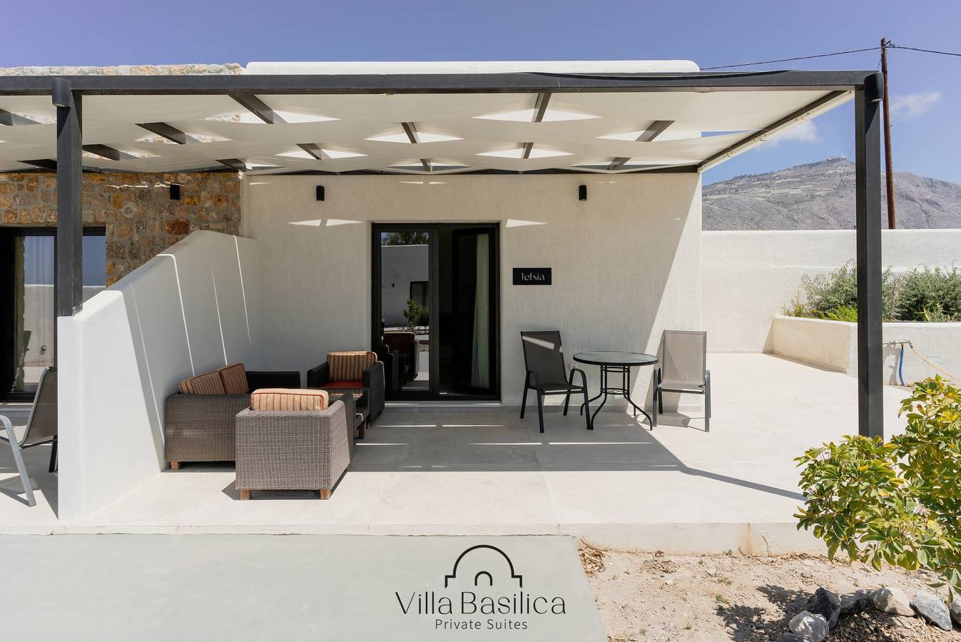 Apartment in Hotel “Villa Basilica Tefsia” with Private Garden, Wi-Fi & Air Conditioning in Perivolos Beach, Santorini
