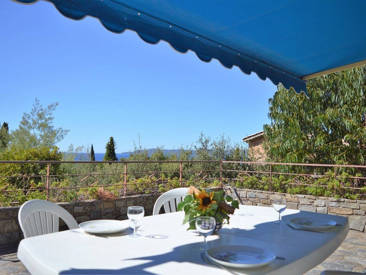 Kalifornische Villa 4 Schlafzimmer, Terrasse mit Meerblick, Parkplatz, Haustiere erlaubt in Le Lavandou, Parc national Port-Cros