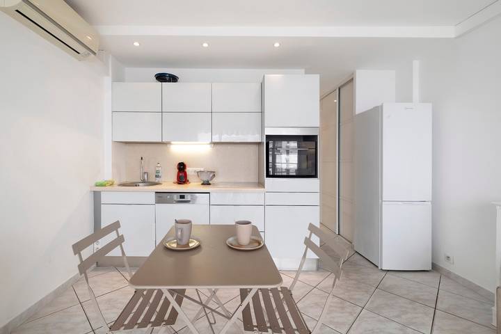 Location de vacances pour 2 personnes, avec balcon dans Plage de Juan-les-Pins - 4