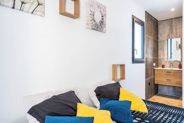 Location de vacances pour 8 personnes, avec jardin à Connaux - 4