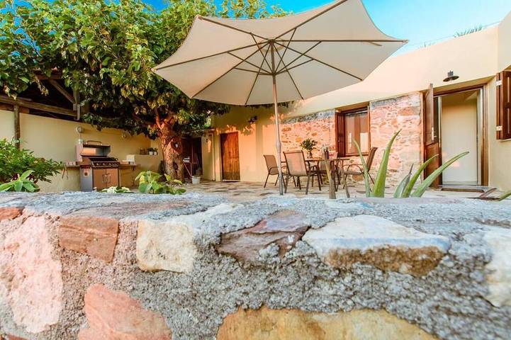Ferienhaus für 6 Personen, mit Whirlpool und Terrasse sowie Garten