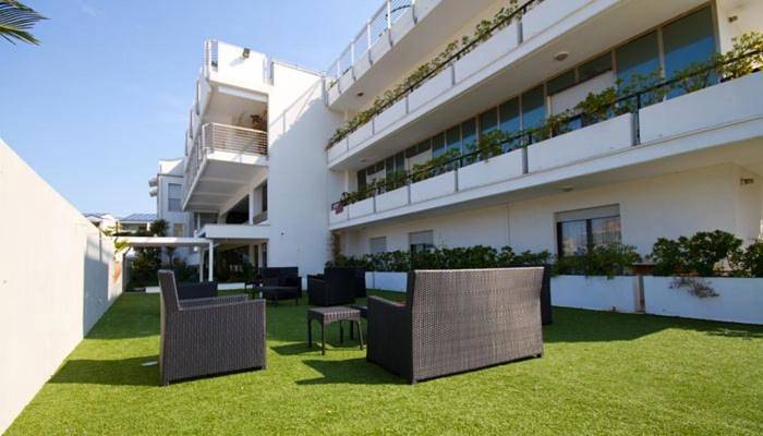 Hotel para 2 personas, con terraza y jardín - 1