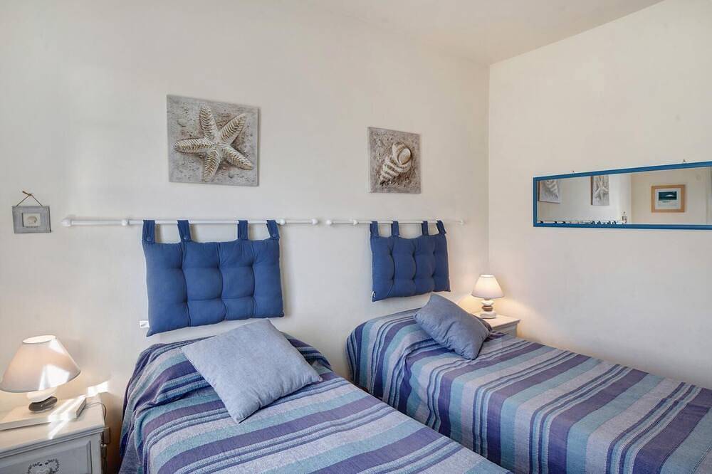 Le Casasse Olivo - spacious country house amidst olive trees with sea view in Montegrazie, Imperia