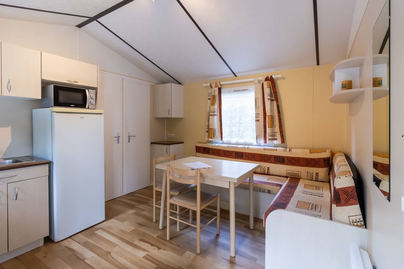 Mobilheim 'La Truffière' mit Gemeinschaftspool, privater Terrasse und eigenem Garten in Saint-Pompont, Périgord Noir
