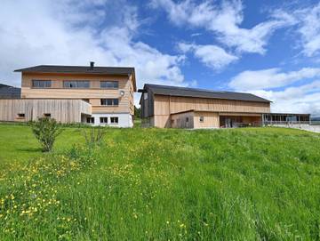 Bauernhaus für 5 Personen, mit Garten und Ausblick, kinderfreundlich im Bregenzerwald