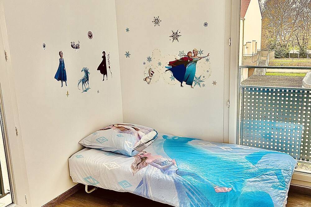 Entire apartment, Duplex family - 6 pers - 7min Disney - Parking - Wifi - Disney Ticket 80e. in Chessy, Seine-et-Marne