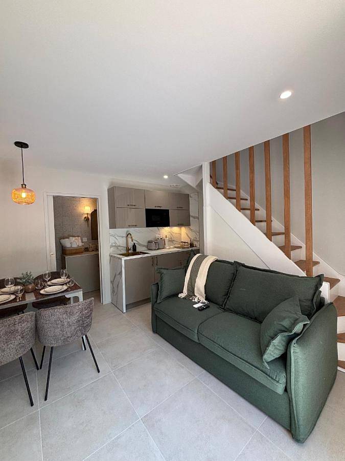 Location de vacances pour 4 personnes, avec Terrasse ainsi que Jardin et Vue dans La Charmee