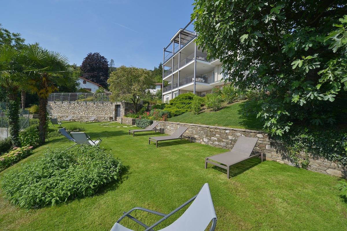 Ganze Wohnung, The View-Sky: design apt. with terrace lake view in Baveno, Comune di Baveno