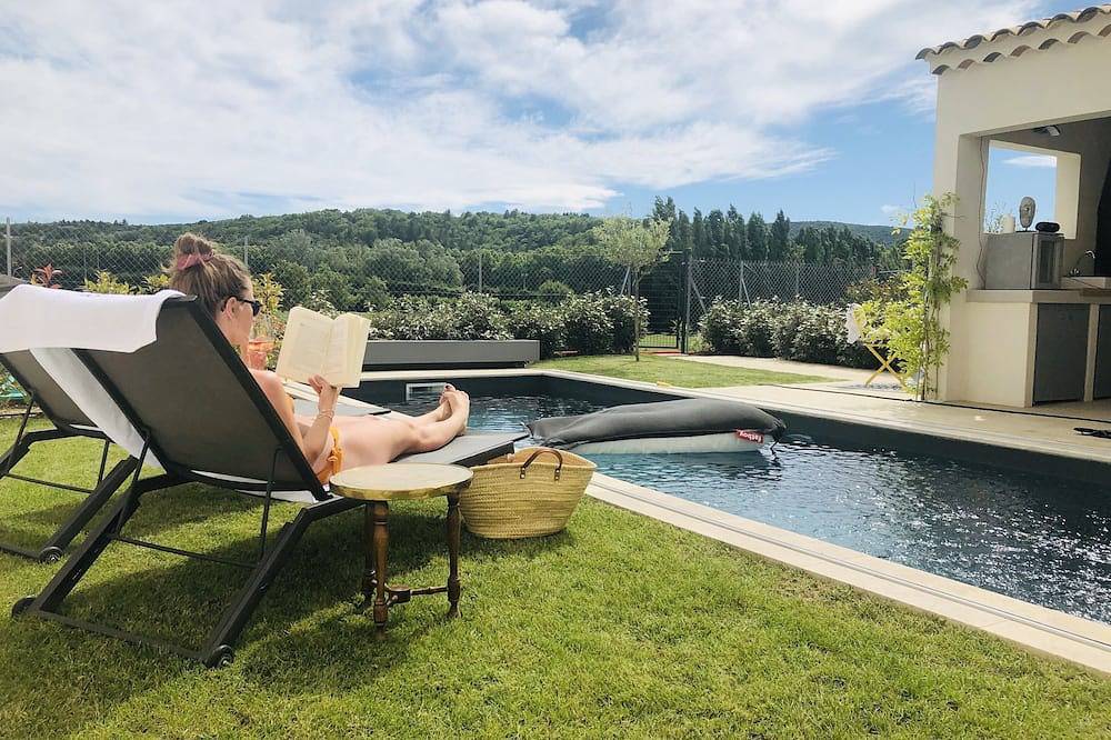Deluxe villa with private pool and beautiful mountain view in Malaucène, Parc naturel régional du Mont-Ventoux