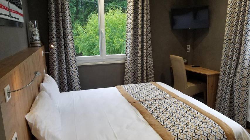 Hôtel pour 2 personnes, avec jardin et piscine dans Viaduc de Garabit - 4