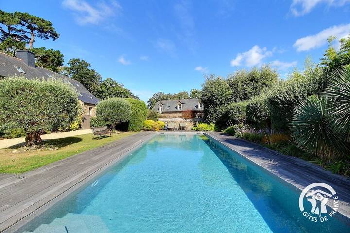 Gîte pour 6 personnes, avec Terrasse et Jardin ainsi que Piscine et Vue à Lézardrieux