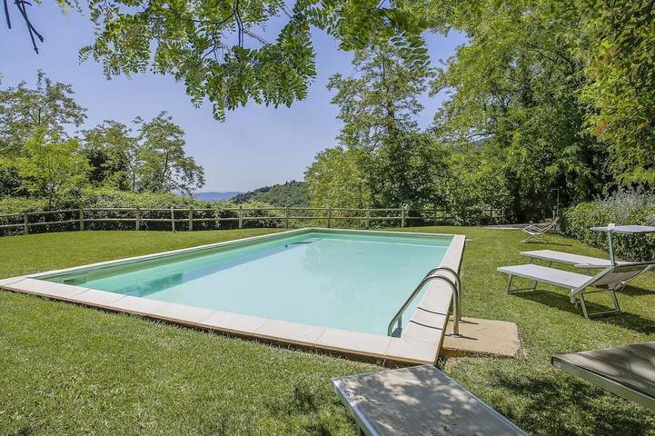 Villa für 3 Personen, mit Balkon/Terrasse und Terrasse sowie Garten und Pool in Sesto Fiorentino