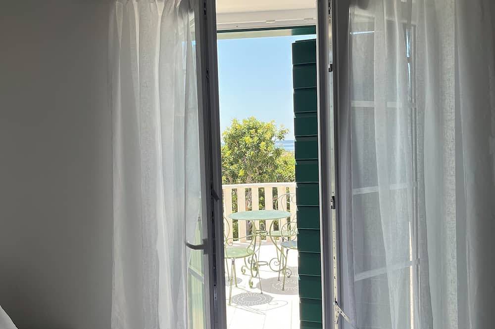 Villa Maslina: Rustic villa in an olive grove facing a bird sanctuary  in Gajac, Pag