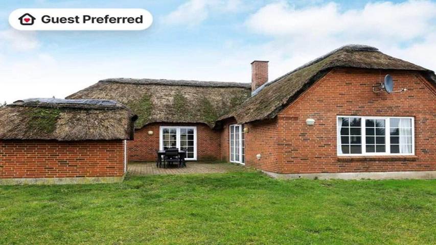 Ferienhaus für 11 Personen, mit Whirlpool und Terrasse sowie Sauna und Pool, mit Haustier in Vedersø Klit