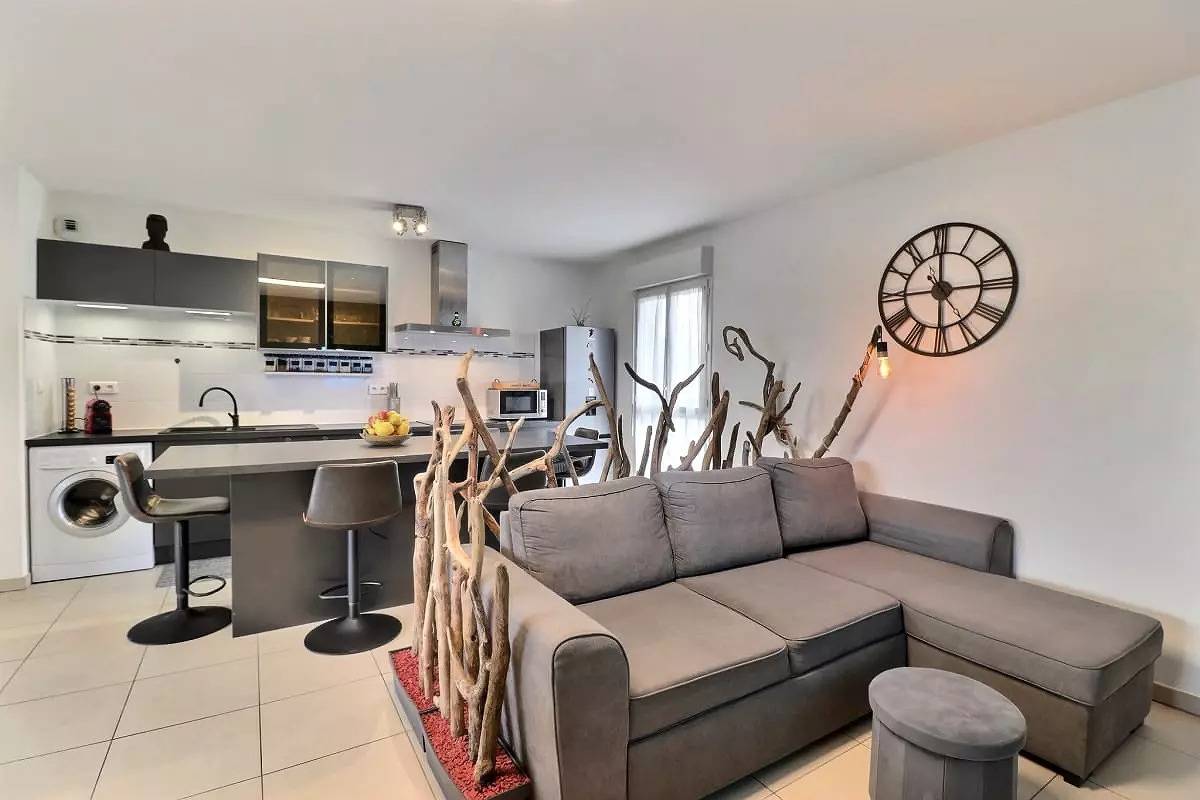 Appartement entier, Appartements pour 4 Personnes in Sarrola-Carcopino, Région d'Ajaccio