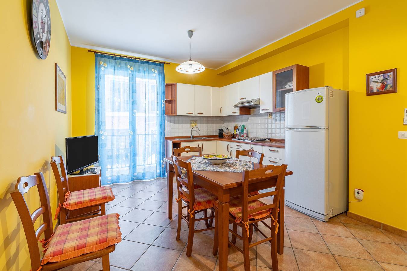 Entire apartment, ‘Saturno’ Apartment Steps from the Sea with Balcony, Wi-Fi & Air Conditioning in Capo Passero, Portopalo di Capo Passero
